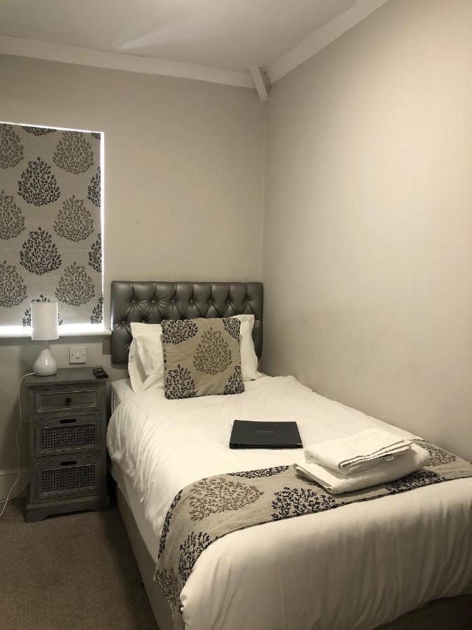קרואולי The Maple Manor Hotel מראה חיצוני תמונה