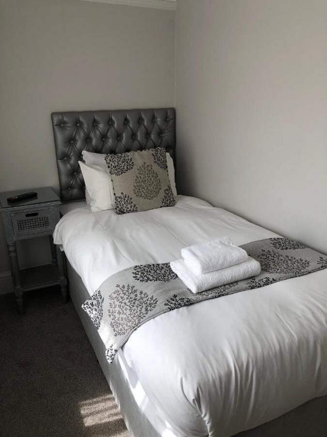 קרואולי The Maple Manor Hotel מראה חיצוני תמונה